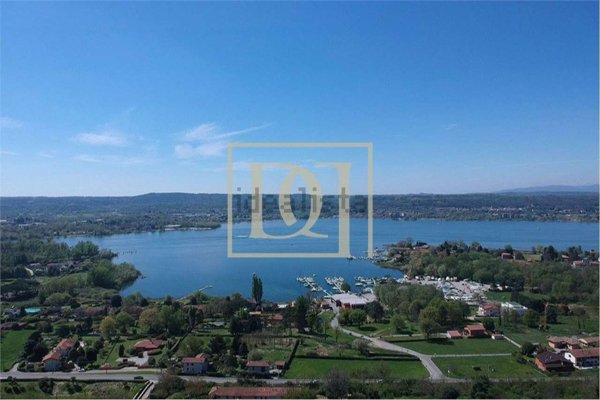 casa indipendente in vendita a Sesto Calende