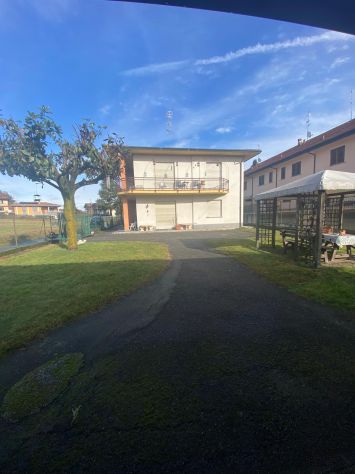 casa indipendente in vendita a Sesto Calende