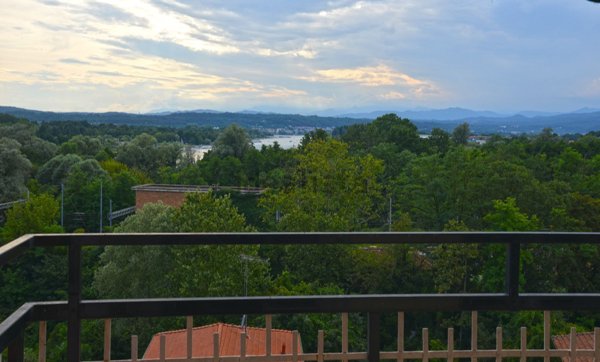 appartamento in vendita a Sesto Calende