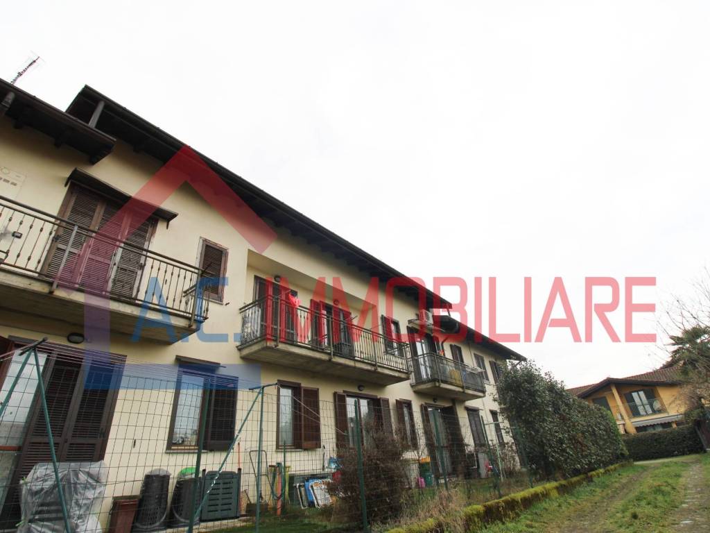 appartamento in vendita a Sesto Calende in zona San Giorgio