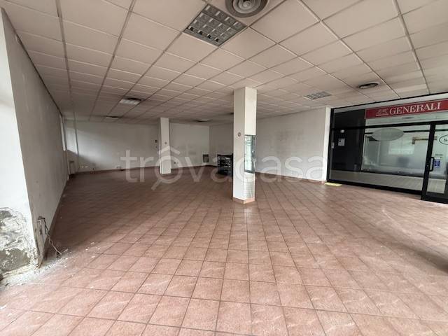 negozio in vendita a Sesto Calende