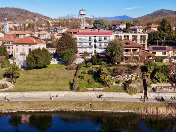 appartamento in vendita a Sesto Calende