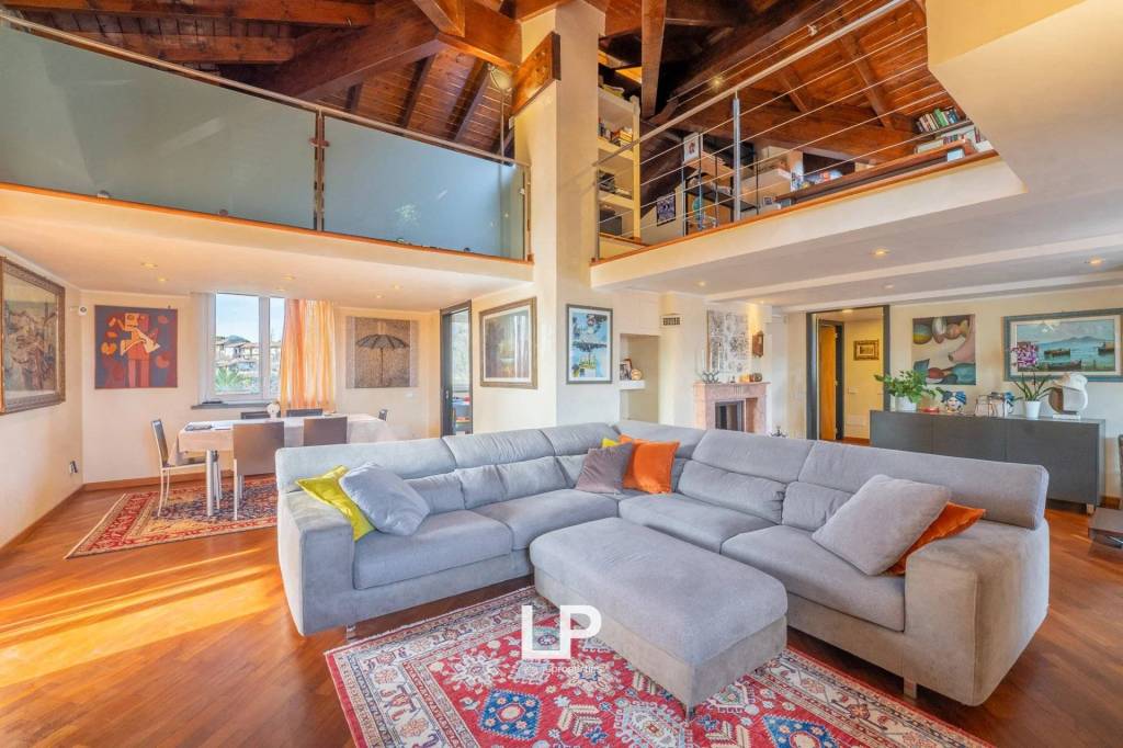 appartamento in vendita a Sesto Calende in zona Oca