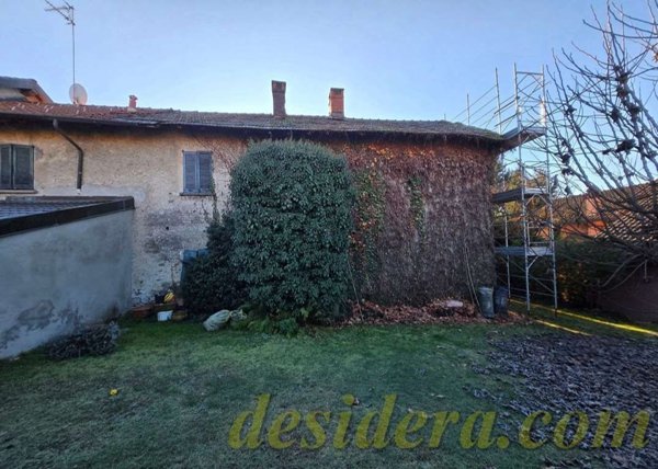 casa indipendente in vendita a Sesto Calende