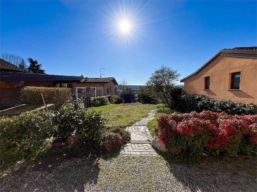 appartamento in vendita a Sesto Calende in zona Lisanza