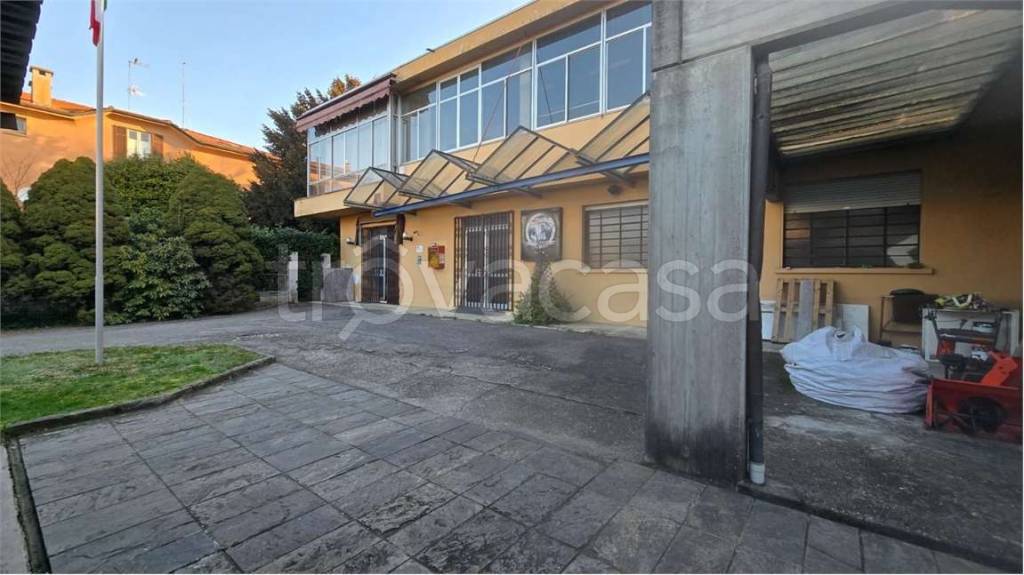 casa indipendente in vendita a Sesto Calende