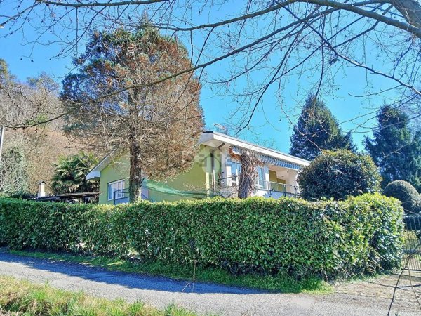 casa indipendente in vendita a Sesto Calende