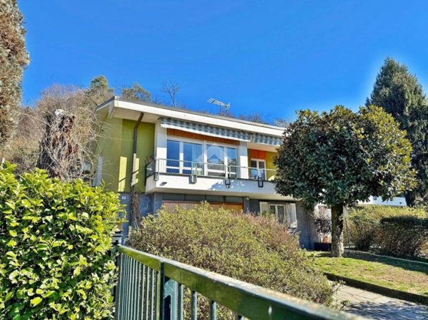 casa indipendente in vendita a Sesto Calende in zona Lisanza