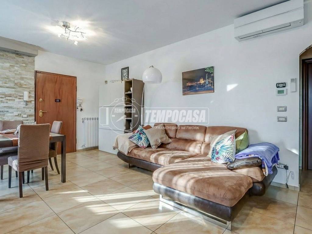 appartamento in vendita a Sesto Calende in zona Sant'Anna