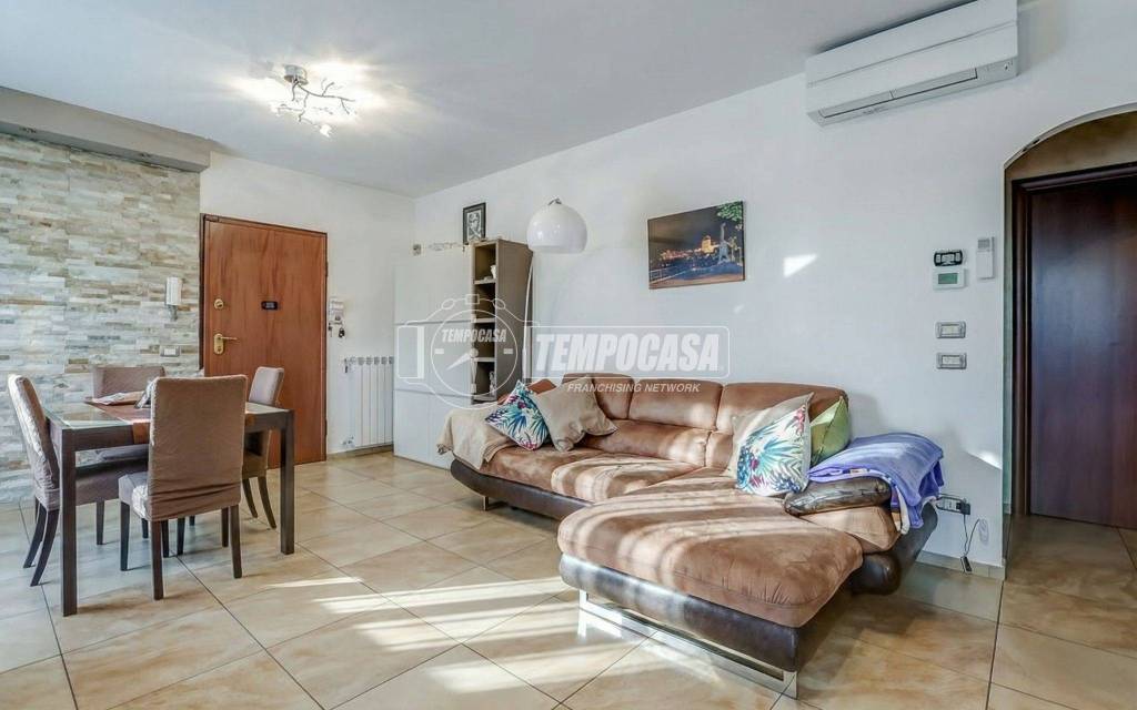 appartamento in vendita a Sesto Calende in zona Sant'Anna