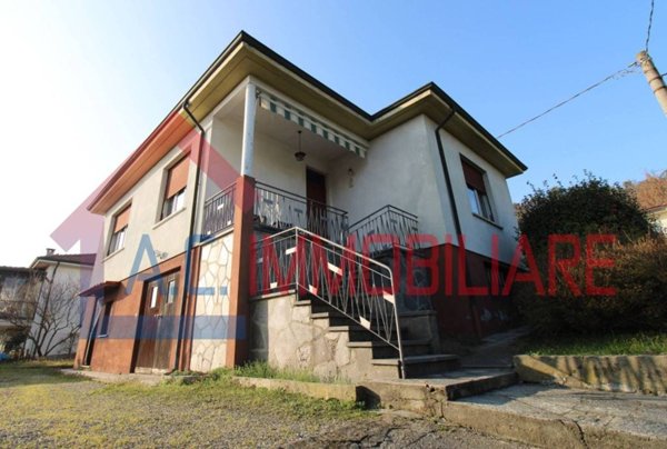 casa indipendente in vendita a Sesto Calende