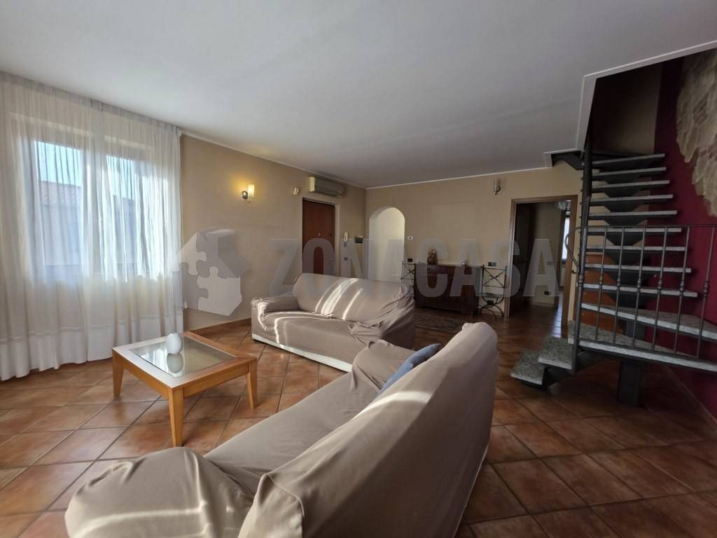 appartamento in vendita a Sesto Calende in zona Lisanza