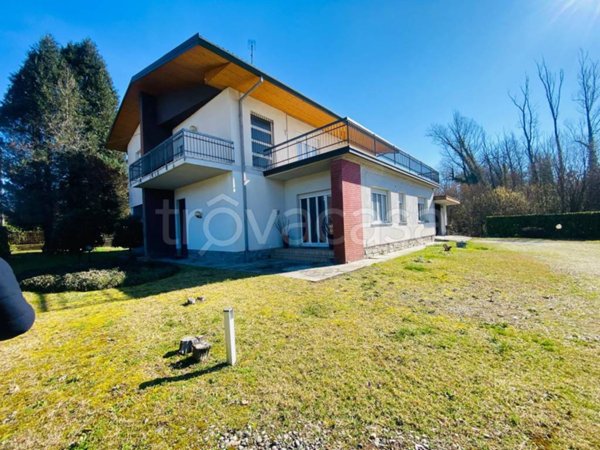 casa indipendente in vendita a Sesto Calende