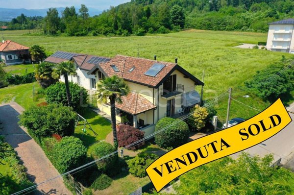 casa indipendente in vendita a Sesto Calende in zona Sant'Anna