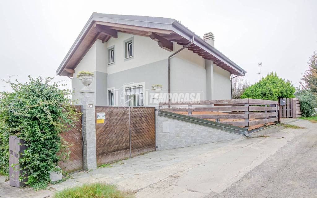casa indipendente in vendita a Sesto Calende in zona Cocquo