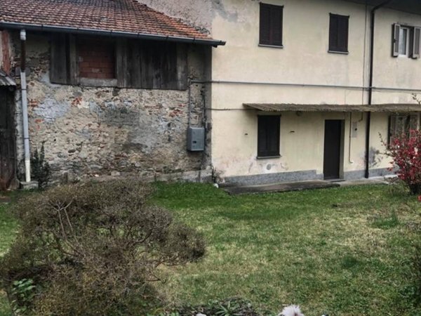 casa indipendente in vendita a Sesto Calende in zona Lentate