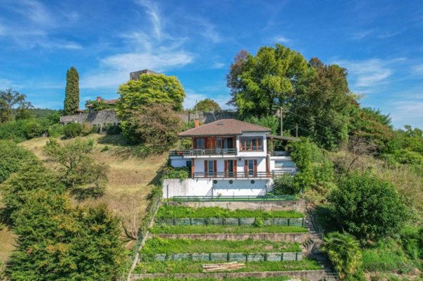 casa indipendente in vendita a Sesto Calende in zona Lisanza