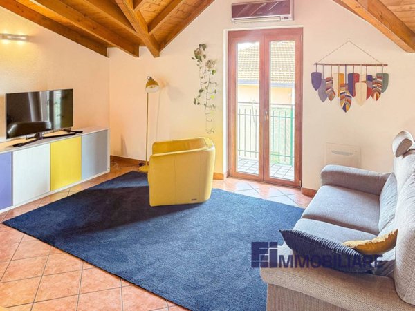 appartamento in vendita a Sesto Calende in zona Oneda