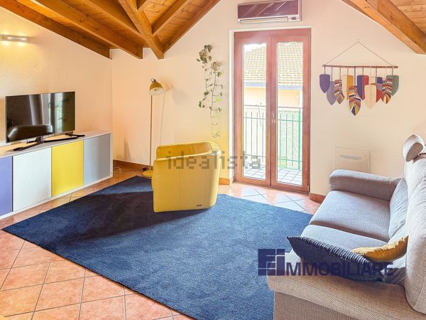 appartamento in vendita a Sesto Calende in zona Oneda