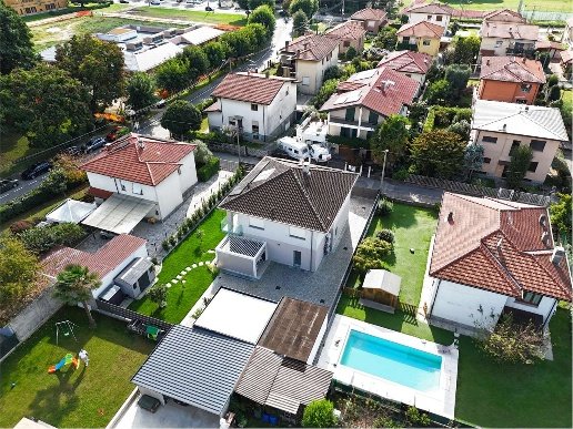 casa indipendente in vendita a Sesto Calende