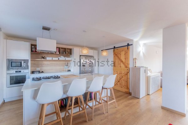 casa indipendente in vendita a Sesto Calende