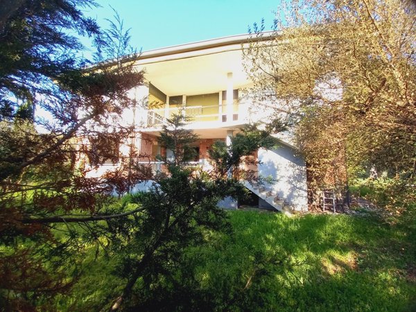 casa indipendente in vendita a Sesto Calende in zona Lisanza