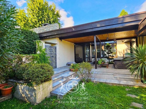 casa indipendente in vendita a Sesto Calende