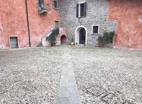 casa indipendente in vendita a Sesto Calende in zona Lentate