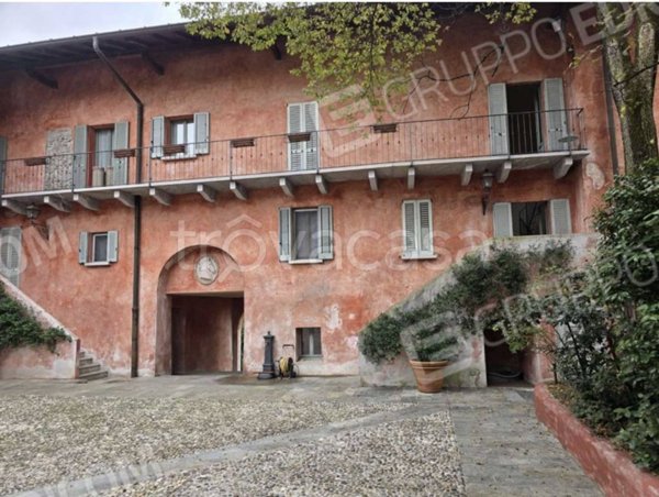 appartamento in vendita a Sesto Calende in zona Lentate