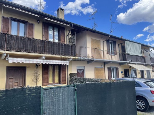 appartamento in vendita a Sesto Calende in zona Oneda