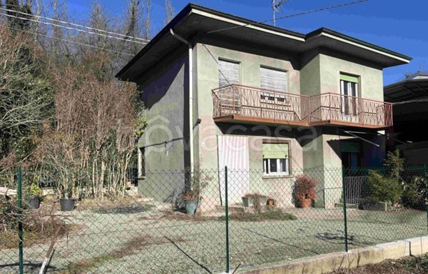 casa indipendente in vendita a Sesto Calende