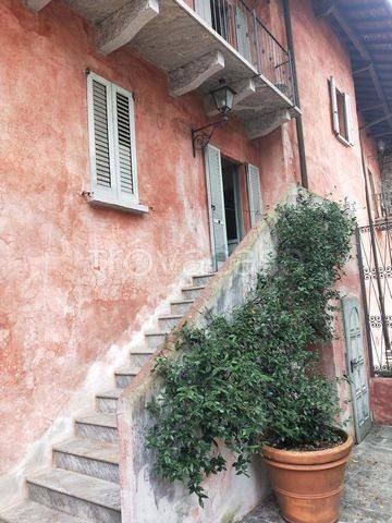 appartamento in vendita a Sesto Calende in zona Lentate