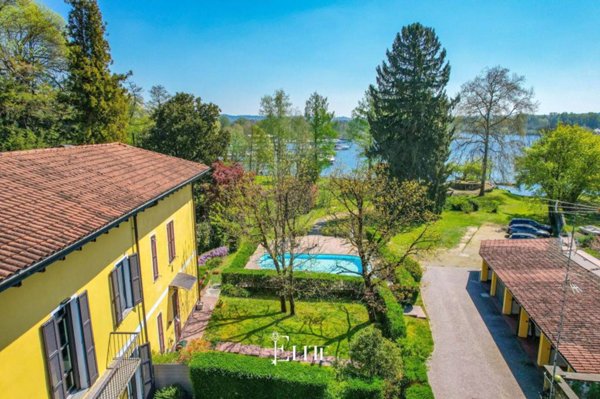 casa indipendente in vendita a Sesto Calende in zona Lisanza