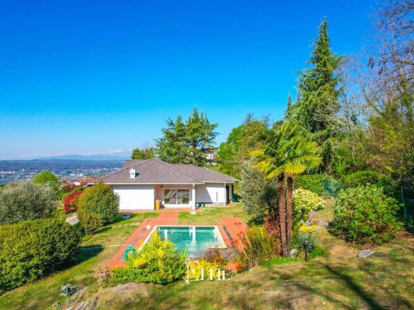 casa indipendente in vendita a Sesto Calende in zona Cocquo