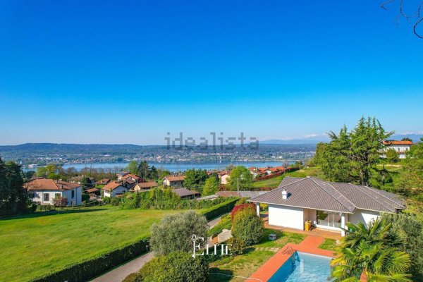 casa indipendente in vendita a Sesto Calende