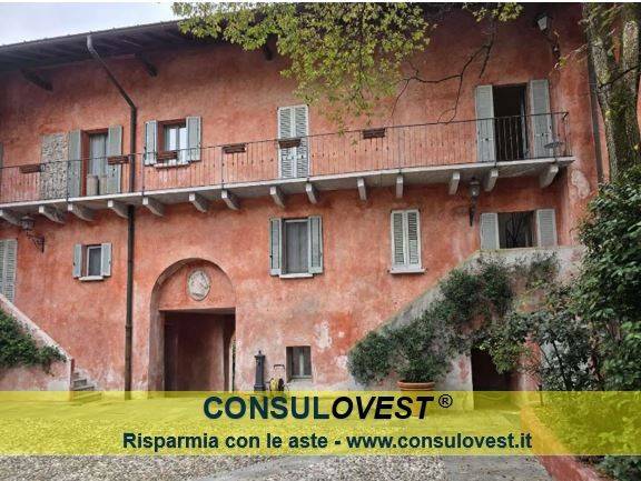 appartamento in vendita a Sesto Calende in zona Lentate