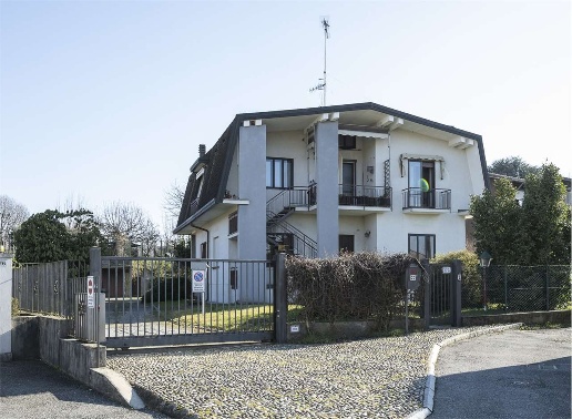 casa indipendente in vendita a Sesto Calende