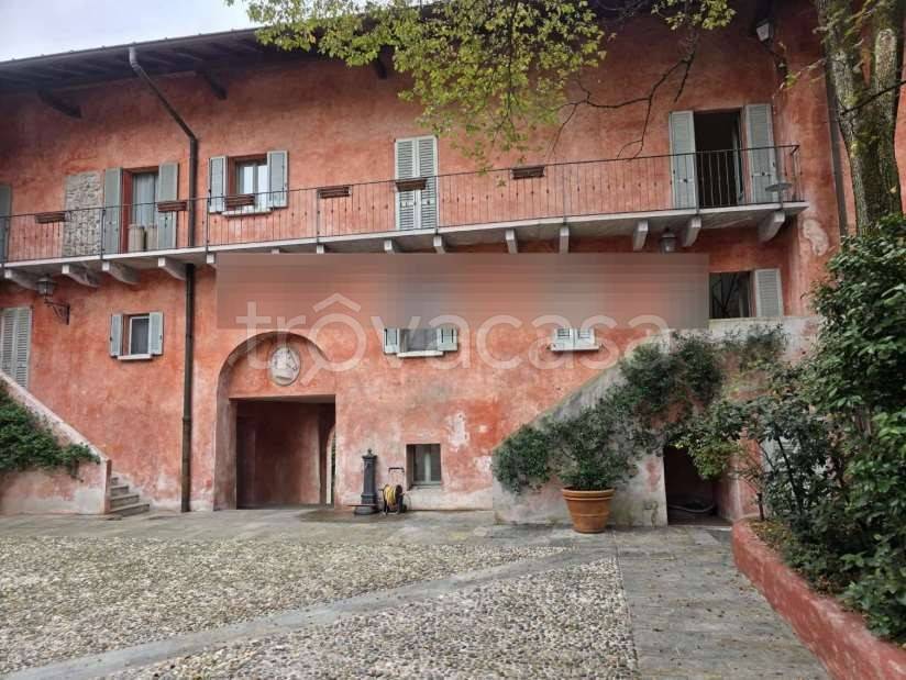 appartamento in vendita a Sesto Calende in zona Lentate