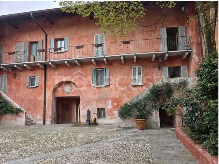 appartamento in vendita a Sesto Calende in zona Lentate