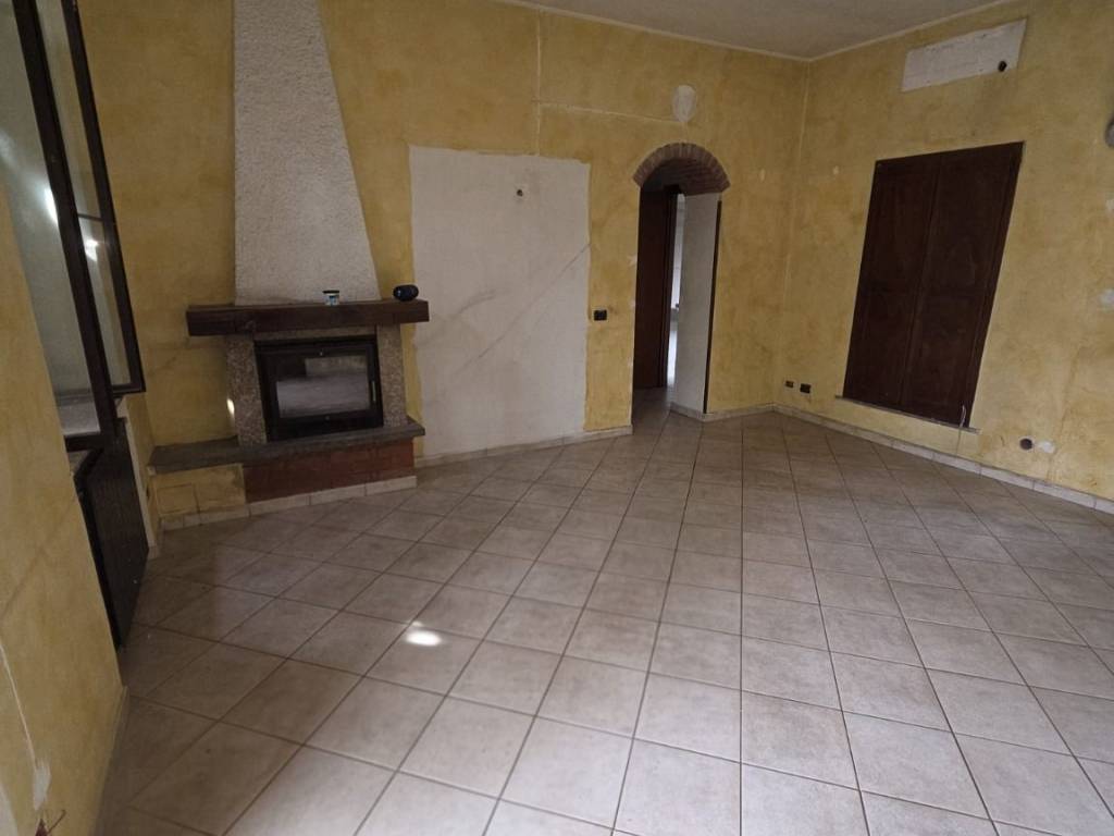 casa indipendente in vendita a Sesto Calende