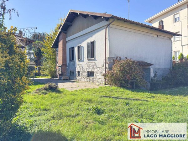 casa indipendente in vendita a Sesto Calende