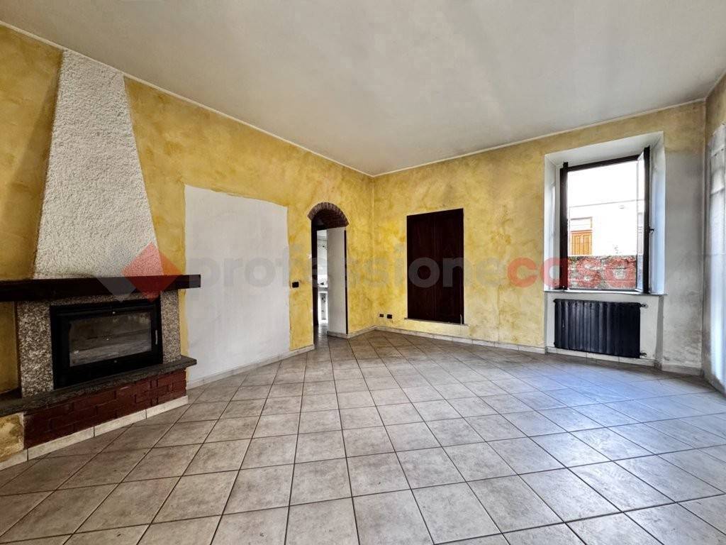 casa indipendente in vendita a Sesto Calende