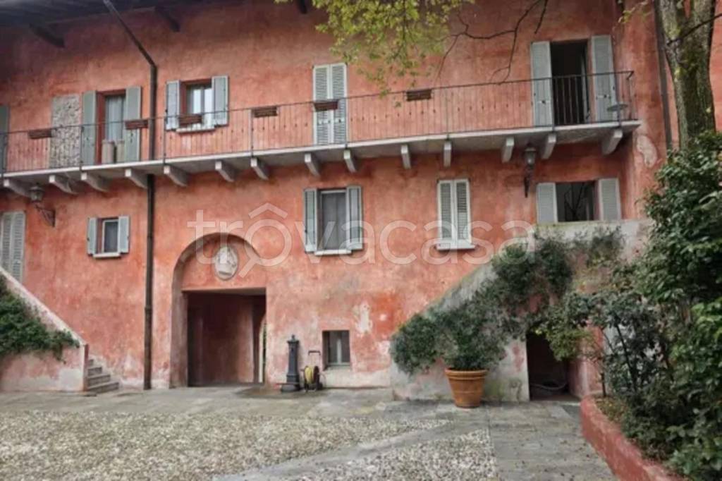 appartamento in vendita a Sesto Calende in zona Lentate