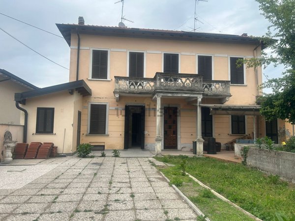 appartamento in vendita a Sesto Calende