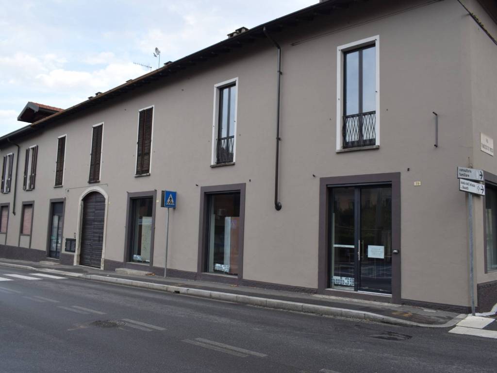 negozio in vendita a Sesto Calende