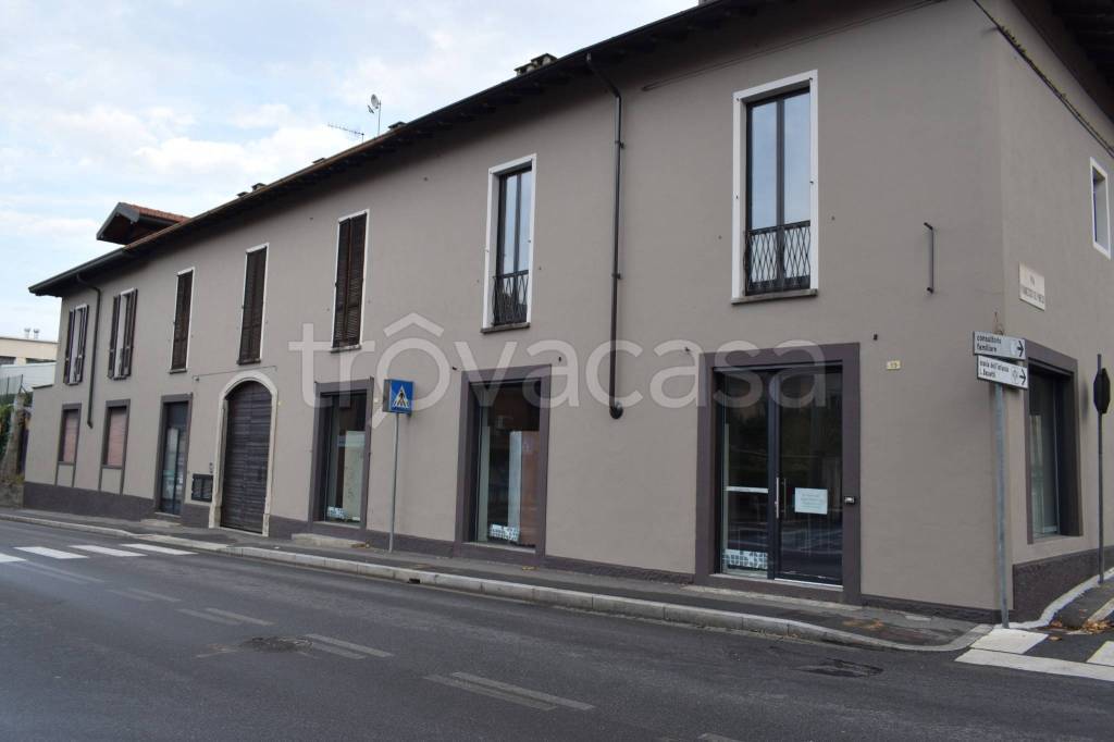 negozio in vendita a Sesto Calende