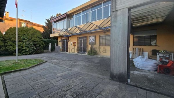 casa indipendente in vendita a Sesto Calende