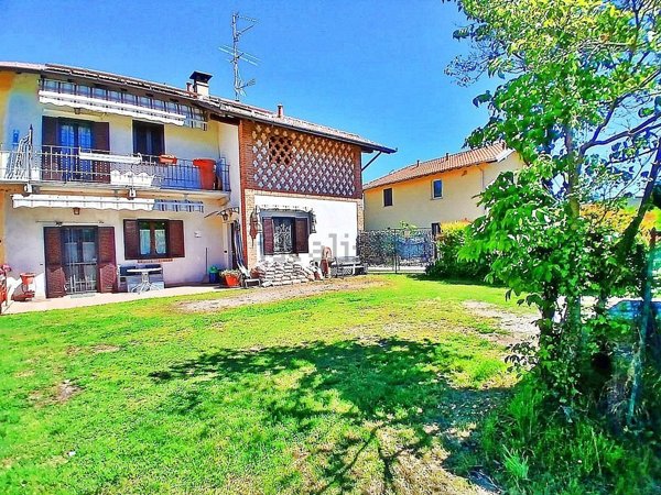 casa semindipendente in vendita a Sesto Calende in zona San Giorgio