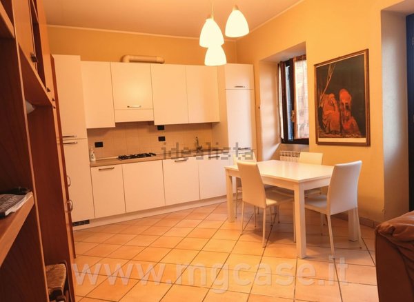 appartamento in vendita a Sesto Calende in zona Sant'Anna