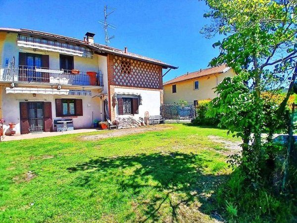 casa indipendente in vendita a Sesto Calende in zona San Giorgio